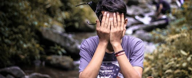 Autolesionismo fra gli adolescenti, minacciare di farsi male è un gesto forte per orientare l’attenzione